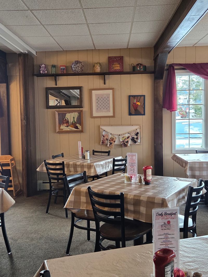 Once You Try The Chicken Corn Soup At This Pennsylvania Diner, Canned Soup Is Over For You - Decor Hint Prefer Elbow Room? The Country Dining Room Has You Covered