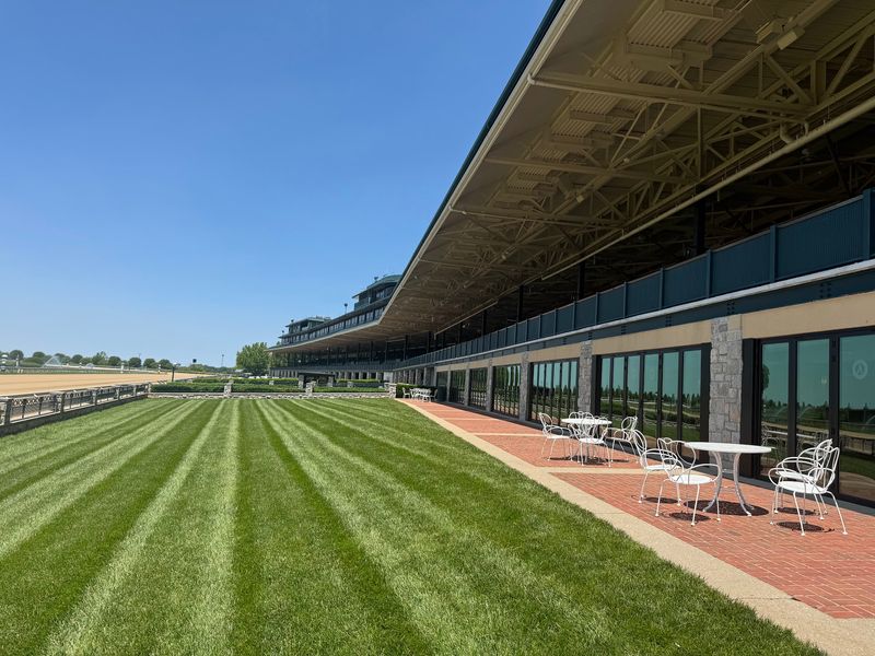 The World’s Best Racehorses Are Coming To Kentucky This Month, And You Can Watch Them In Person - Decor Hint Dress Up A Little And Eat With A View Of The Paddock