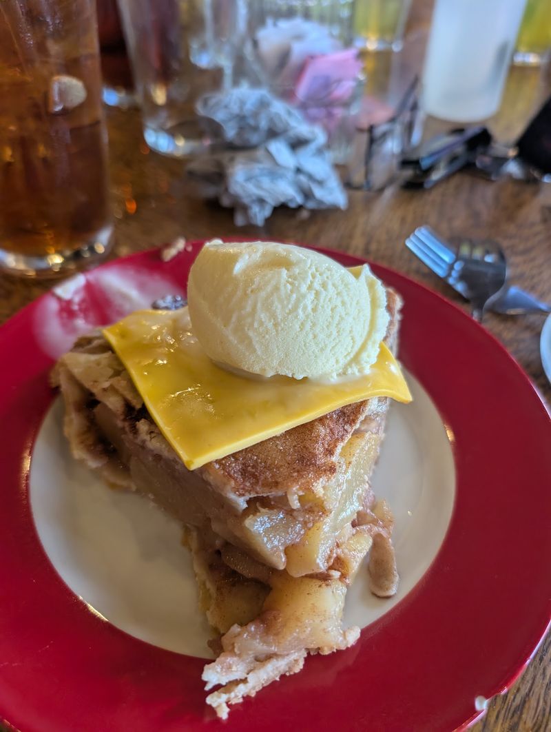 The Kentucky Comfort Food Restaurant Locals Swear By When The Temperature Takes A Dip - Decor Hint Save Room For Missy's Famous Pies