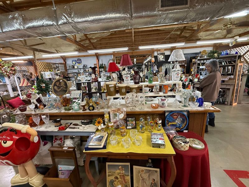10 Kentucky Antique Malls Perfect For Early Holiday Shopping In 2026 - Decor Hint Vette City Antique Mall