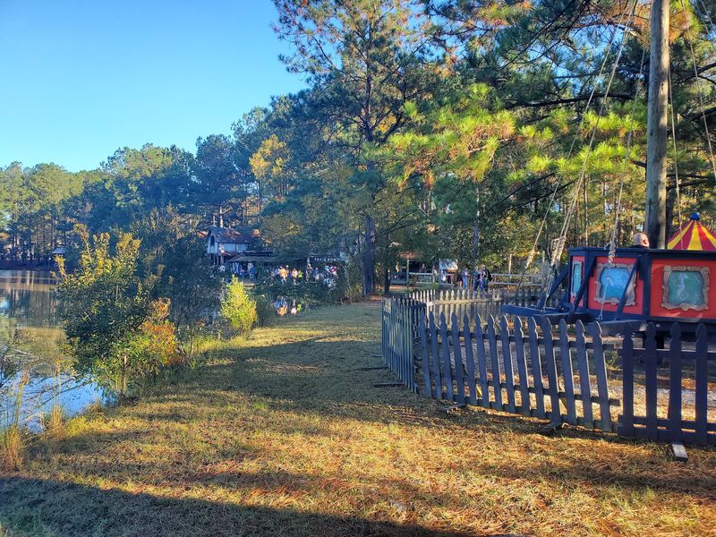 This Louisiana Fall Festival Turns The Countryside Into A 16th-Century Village Filled With Merchants - Decor Hint Watch Molten Glass Turn Into Art Right In Front Of You