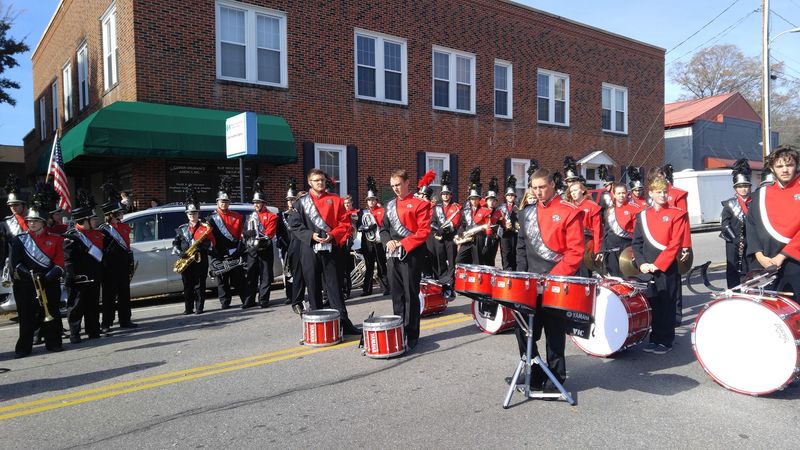 This North Carolina Town Is Celebrating 30 Years Of Rolling Pumpkins Down Main Street - Decor Hint Watch Kids And Dogs Show Off Their Costumes In The Festival Parade