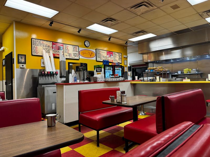 We Ranked 10 Of Georgia's Classic Diners And Here Are The Results - Decor Hint Johnny V's Restaurant, Macon, GA