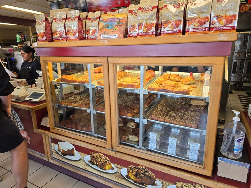 10 California Roadside Bakeries Worth Stopping For On A Weekend Drive - Decor Hint Old West Cinnamon Rolls, Pismo Beach
