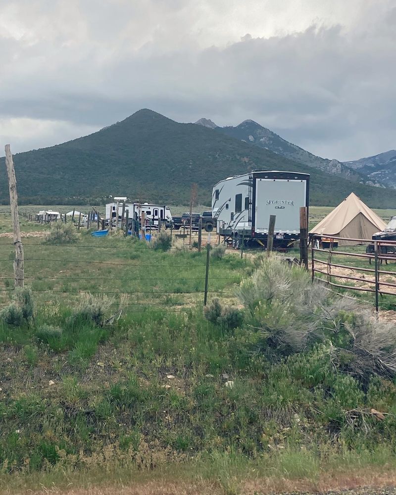 9 Idaho Dark Sky Spots Where The Milky Way Shows Up Over Your Campsite On Clear Nights - Decor Hint City of Rocks Camp and Climb