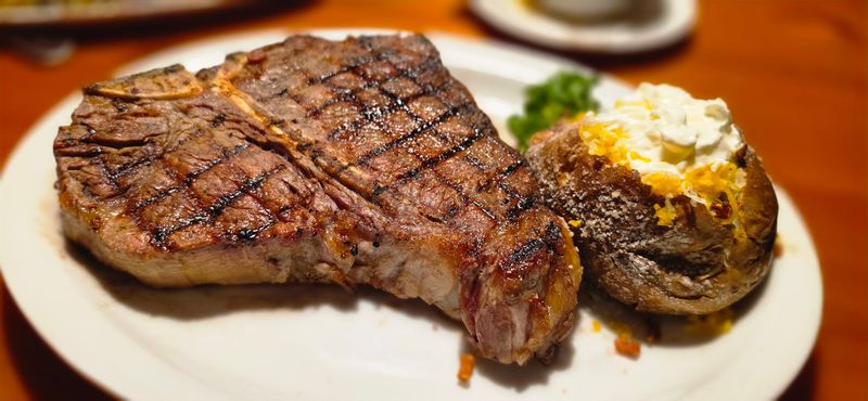 Cattlemens Redding: Northern California Comfort