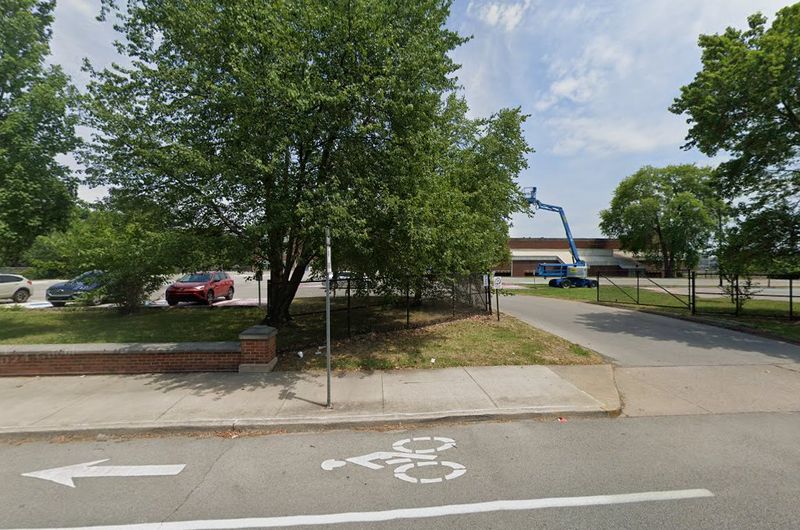 This Kentucky Public High School Was Just Ranked No. 1 In The State, And Among The Top 100 In The Nation - Decor Hint Stage Lights And Studio Clay Fill The Creative Side
