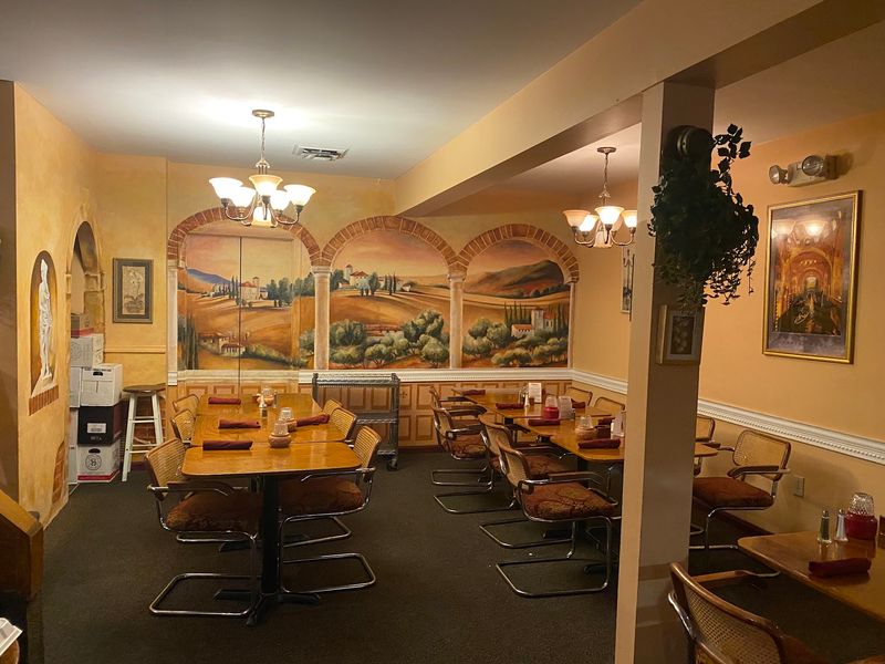 Paisano's Italian Restaurant & Lounge, Lexington