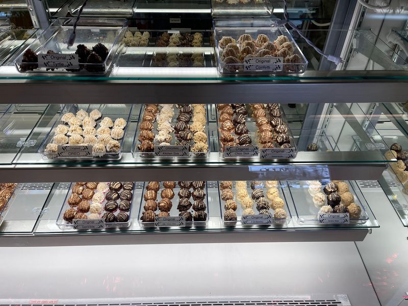 11 Connecticut Candy Shops Packed With Halloween Treats Worth Filling Your Bag With - Decor Hint It!, Bristol