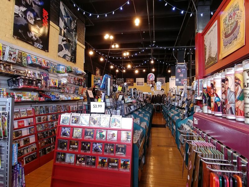 Posters, Movies, Collectibles, And Vintage Threads