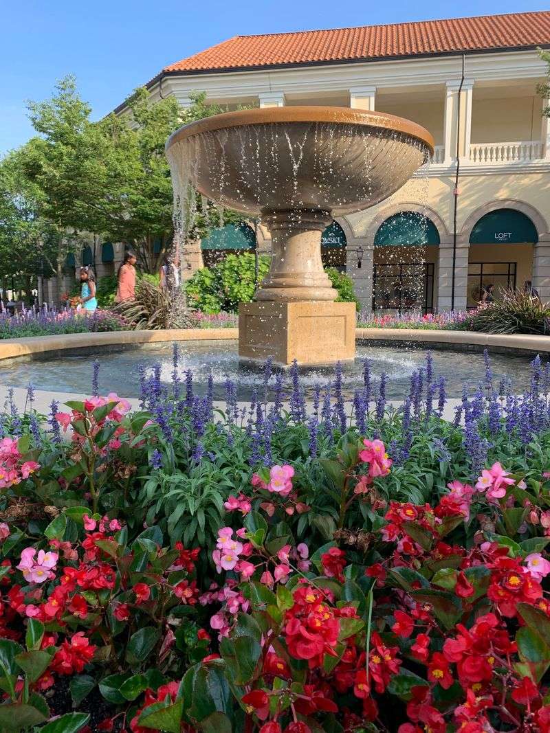 The Massive Outlet Mall In New York That Makes A Shopping Road Trip Feel Worthwhile - Decor Hint A Green-Certified Center With More To Explore Nearby