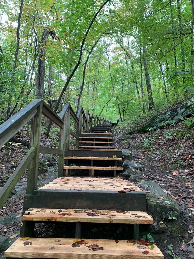 Chained Rock Trailhead, Pineville