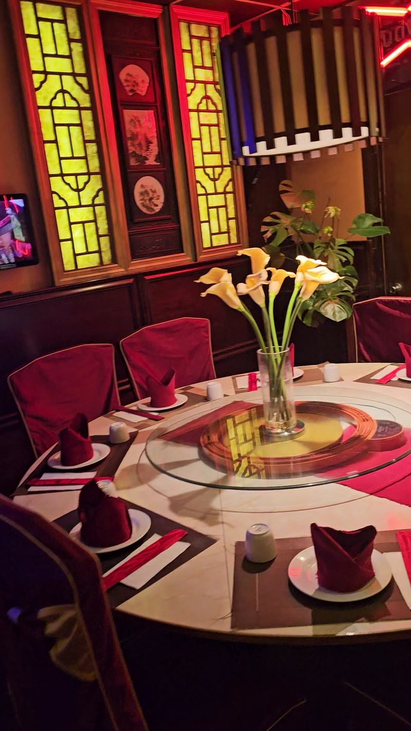 We Ranked The 9 Top Old-School Chinese Restaurants In New York And Here’s Who Made The Cut - Decor Hint Shining Rainbow, Decor, Dumplings, And Big Portions