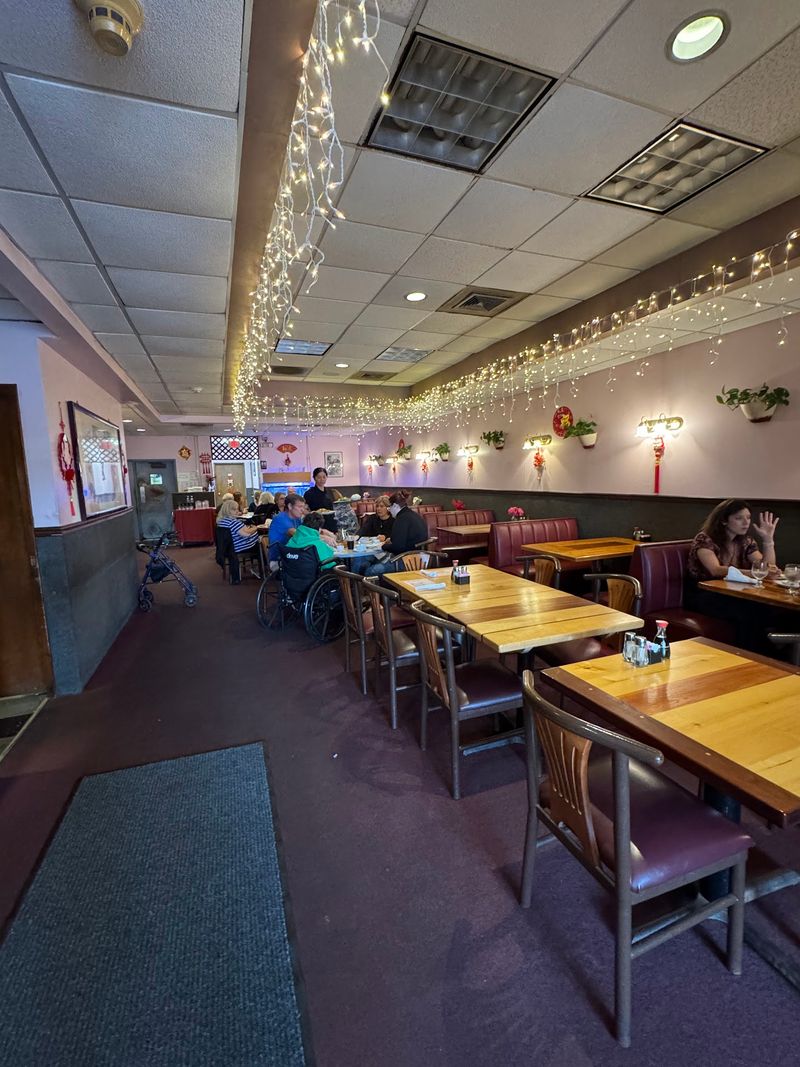 We Ranked The 9 Top Old-School Chinese Restaurants In New York And Here’s Who Made The Cut - Decor Hint Golden Duck, Quiet Charm And A Glowing Fish Tank