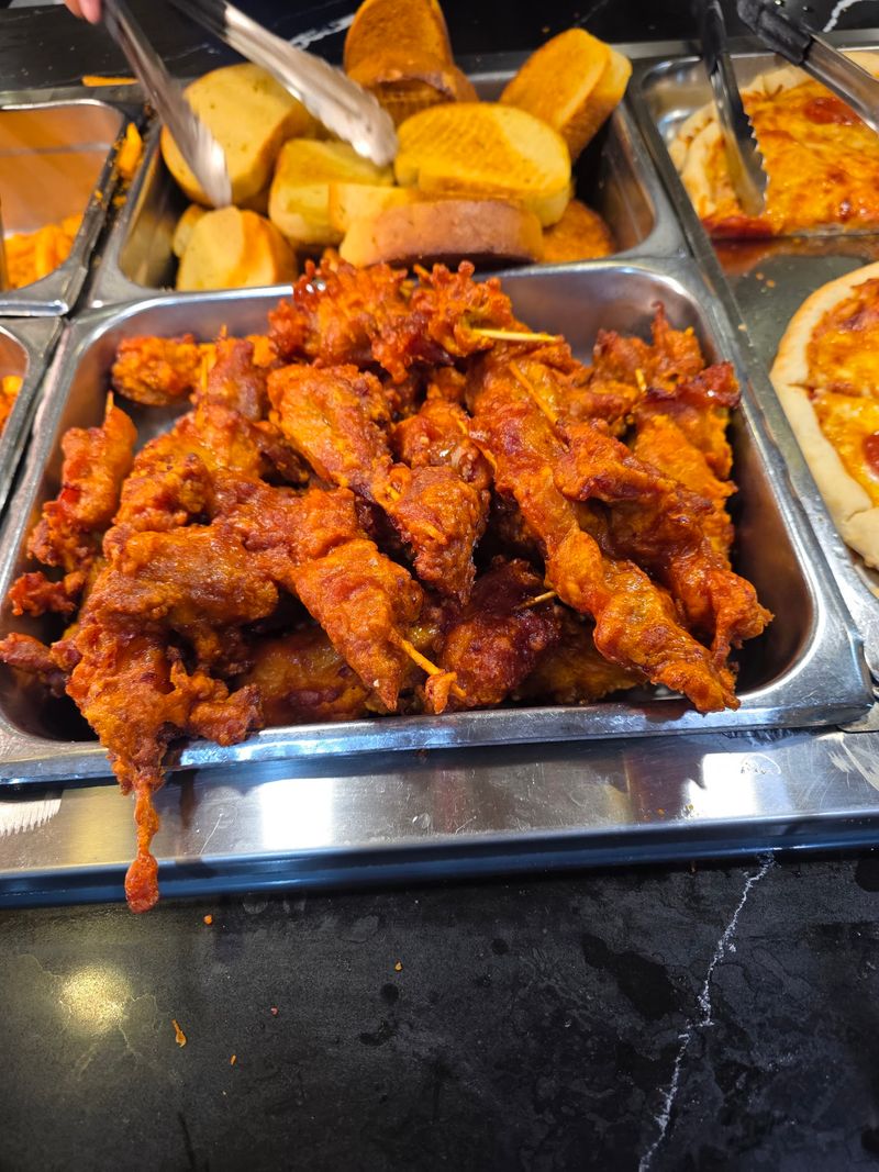 Hot Food Stations That Keep The Meal Interesting