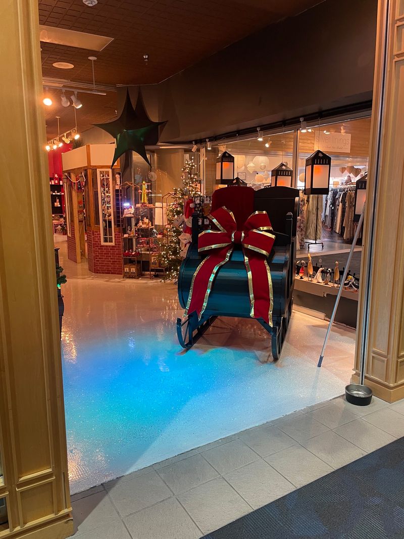 A Year-Round Christmas Shop Right on the Lakefront