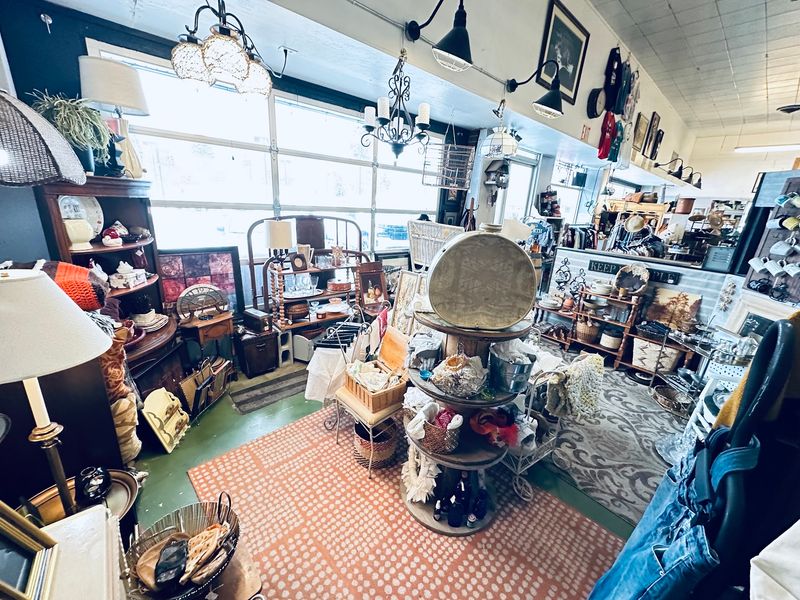 This Surprisingly Big Idaho Vintage Market Sends You Home With Fair-Priced Finds From Numerous Booths - Decor Hint Fair Prices And Friendly Faces
