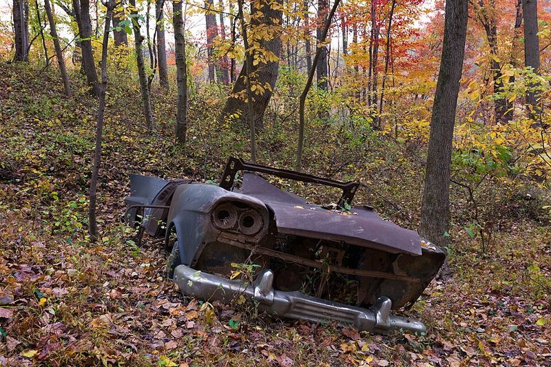An Eerie Ghost Town Is Lurking In Maryland And It Feels Straight Out Of A Nightmare - Decor Hint Old Vehicles And Stone Foundations