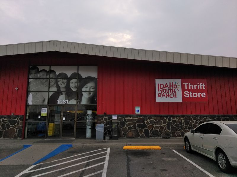 6 Massive Idaho Thrift Stores Where Bargain Hunters Lose Whole Afternoons In The Aisles - Decor Hint Idaho Youth Ranch Thrift Store, Nampa, ID