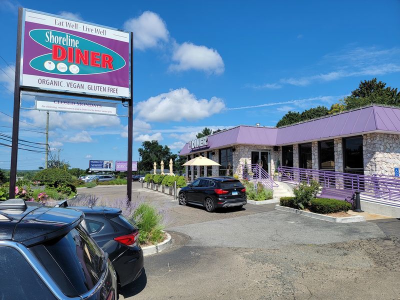 Shoreline Surroundings Suit An Easygoing Stop