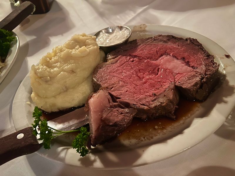 12 Family-Owned California Steakhouses That Cook Beef The Old-Fashioned Way - Decor Hint Taylor's Steak House, Los Angeles