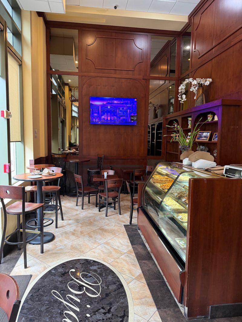 Bijan Bakery & Cafe: European Elegance Downtown