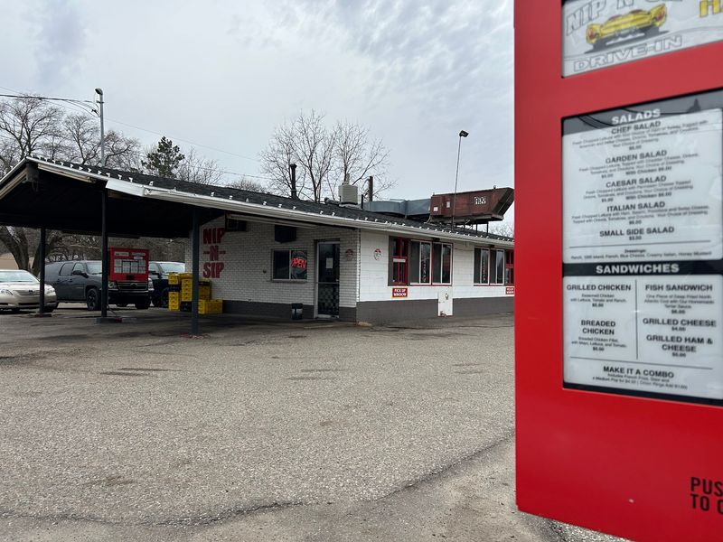 Nip N Sip Drive In, Lansing