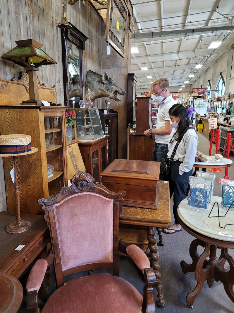 This Enormous Nebraska Antique Mall Fills Endless Aisles With Hundreds Of Dealer Booths Every Day - Decor Hint Fresh Merchandise Arrives Every Single Day