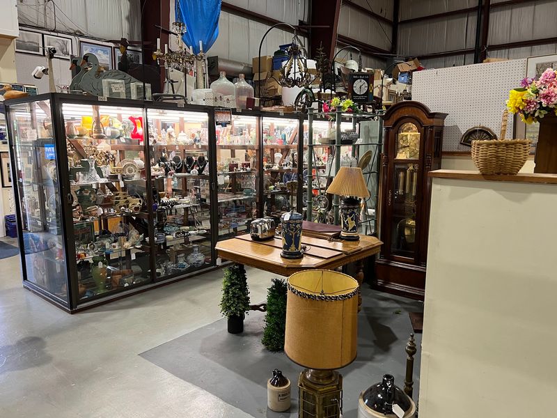 Stratford Antique Center, Stratford 