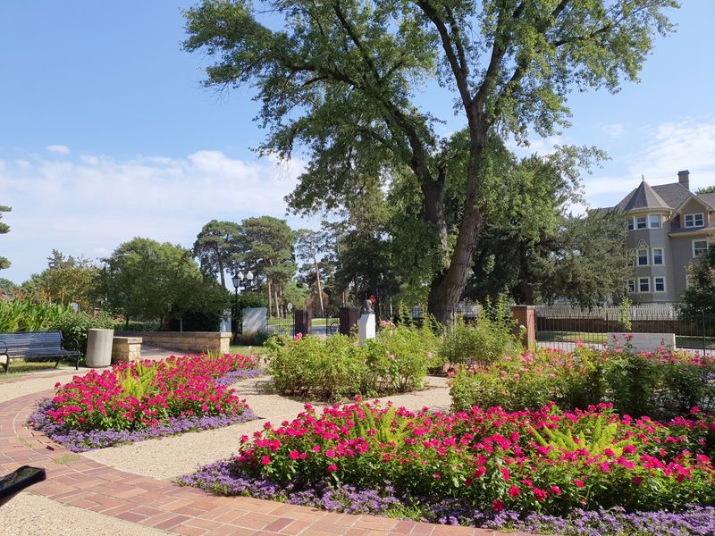 Gerald Ford Was Born In Nebraska And The Spot Is Now A Quiet Rose Garden - Decor Hint Betty Ford's Rose Garden Steals The Whole Show