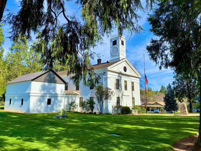 These 11 California Courthouses Look More Like Palaces Than Government Buildings - Decor Hint Mariposa County Courthouse, Mariposa