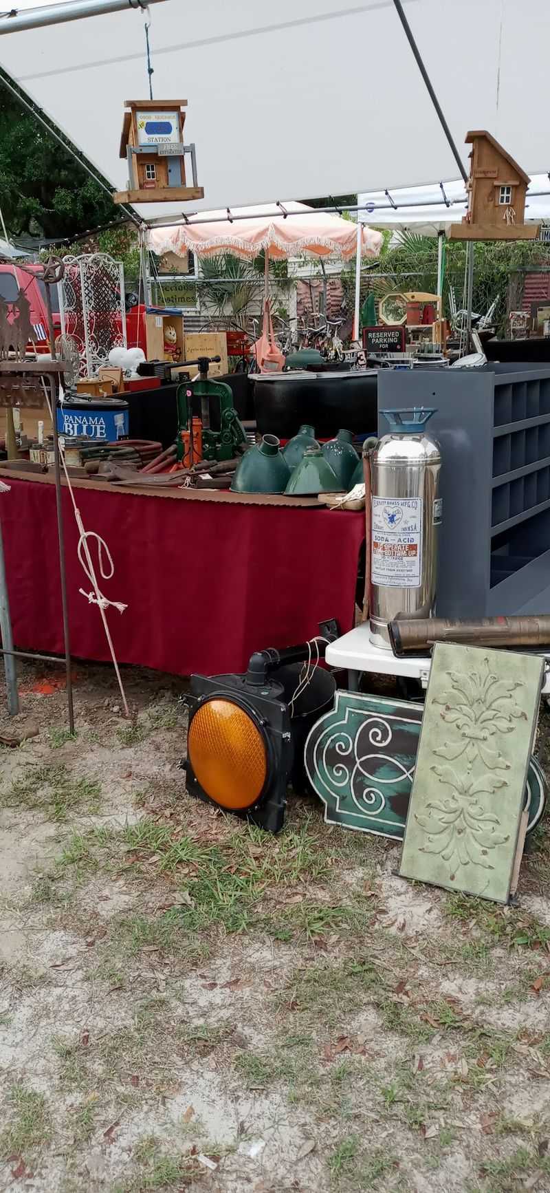 Inside This Florida Antique Mall, Three Hundred Dealer Booths Fill One Giant Old Building - Decor Hint Smart Moves Before You Pull Into The Lot