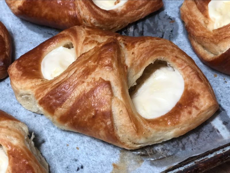 This California Latin Bakery Serves Fresh Pastries, Sweet Treats, And Traditional Favorites - Decor Hint European Pastries Slipped Into The Lineup, And Nobody Is Complaining