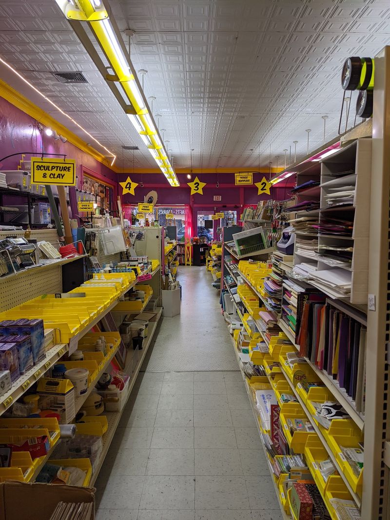 Starlandia Art Supply, Savannah