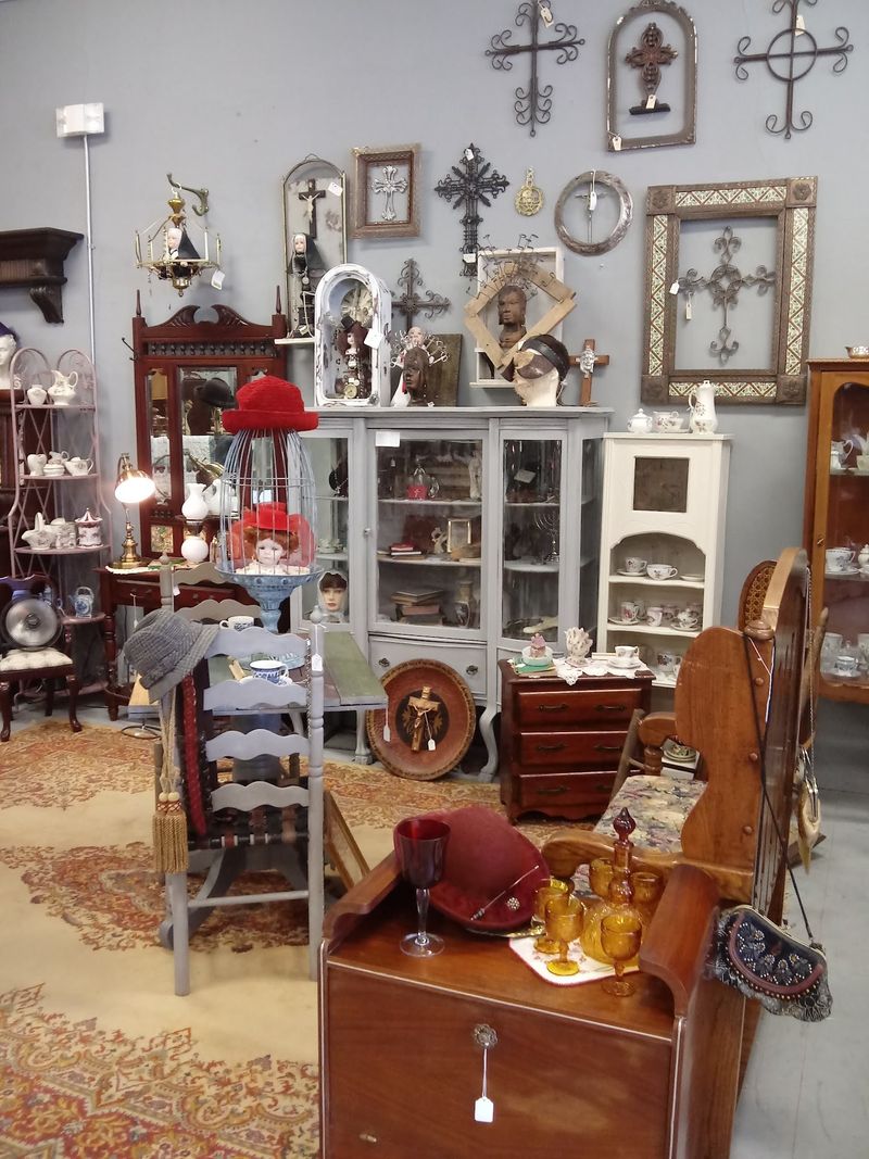 Recent Relics Antiques & Collectibles