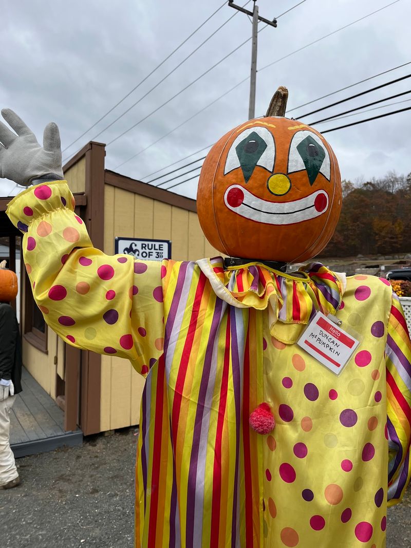 An Entire Village Of Pumpkin People Comes To Life At This Connecticut Fall Attraction - Decor Hint Pumpkin People With Their Own Funny Personalities