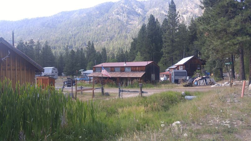 Fewer Than 20 People Still Live In This Idaho Mining Town At The End Of A Long Dirt Road - Decor Hint Backcountry Pilots Have Their Own Shortcut