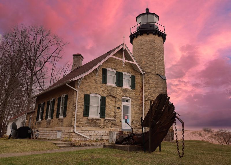 10 Scenic Lighthouses To See In Michigan On Your Next Great Lakes Road Trip - Decor Hint White River Light Station, Whitehall