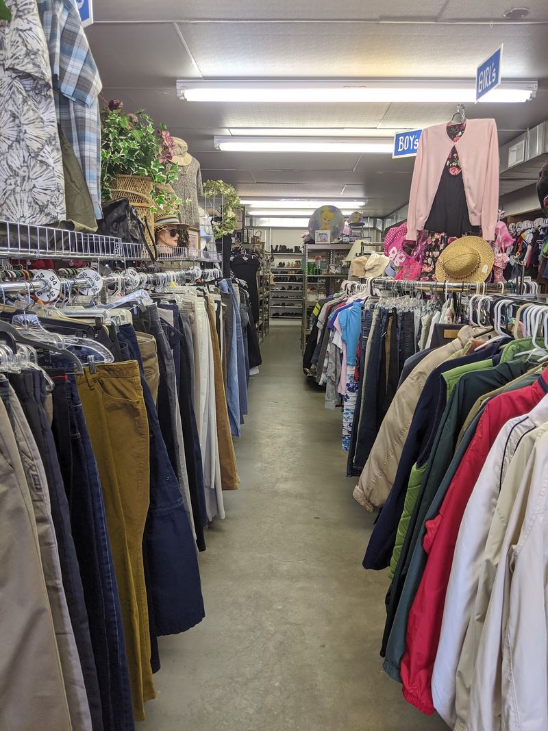 6 Massive Idaho Thrift Stores Where Bargain Hunters Lose Whole Afternoons In The Aisles - Decor Hint St. Vincent de Paul, Pocatello, ID