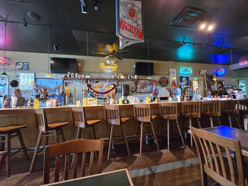 Cozy Tables Where Strangers Become Regulars