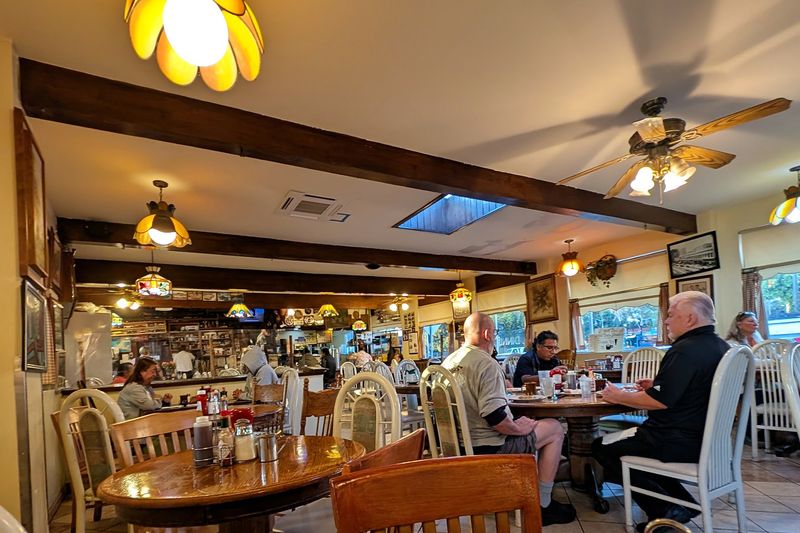 Teddy's Cafe, Los Angeles