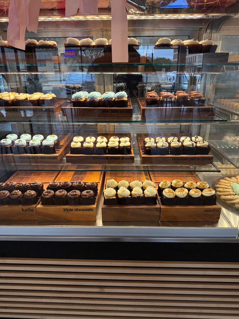 Little Cakes With Big Attitude, Alexandria