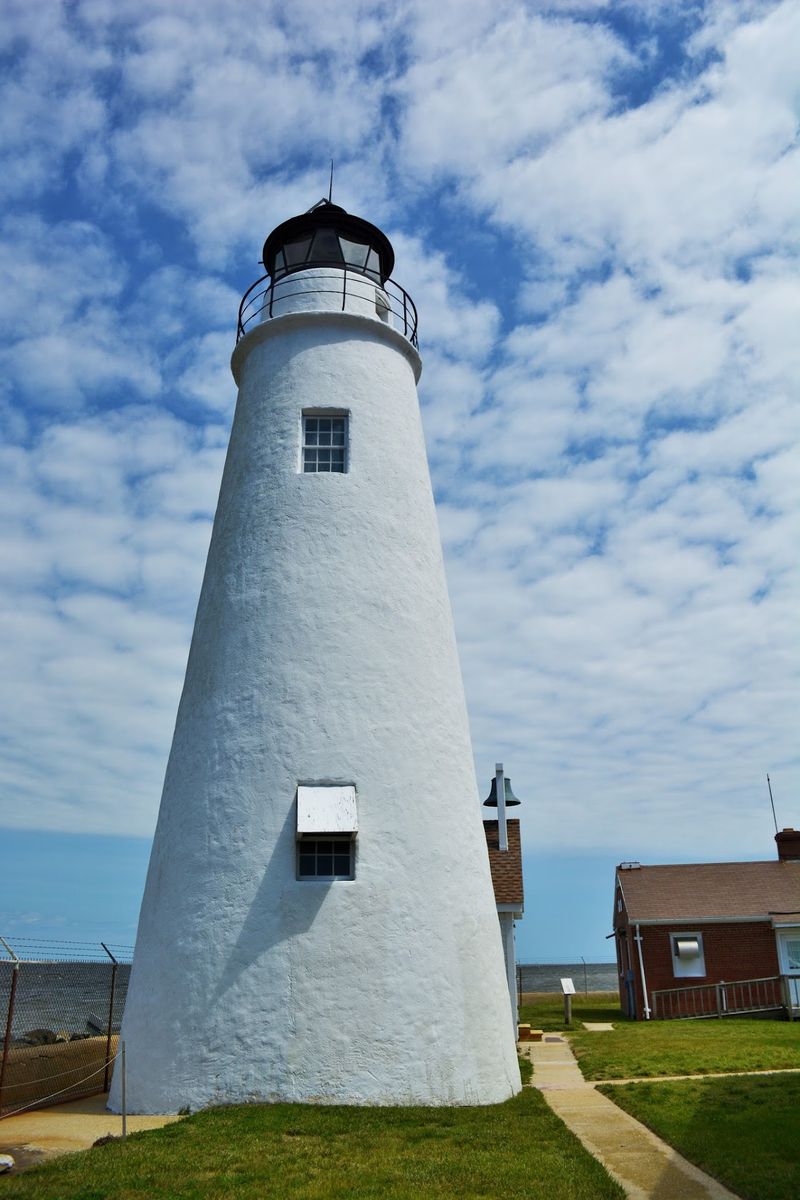 9 Retirement-Friendly Maryland Trips Centered Around Lighthouses And Harbor Walks - Decor Hint Cove Point Lighthouse, Lusby