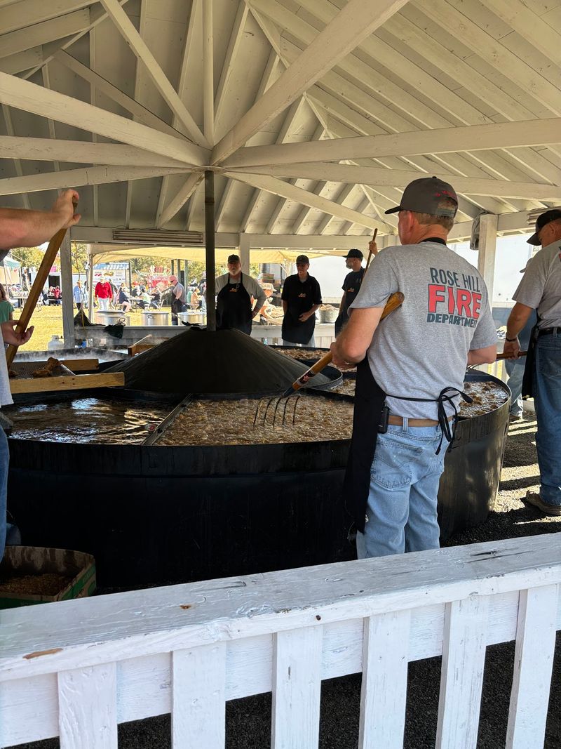 This North Carolina Festival Uses The World's Largest Frying Pan To Cook Up To 365 Chickens At Once - Decor Hint Mark Your Calendar Before November Sneaks Up