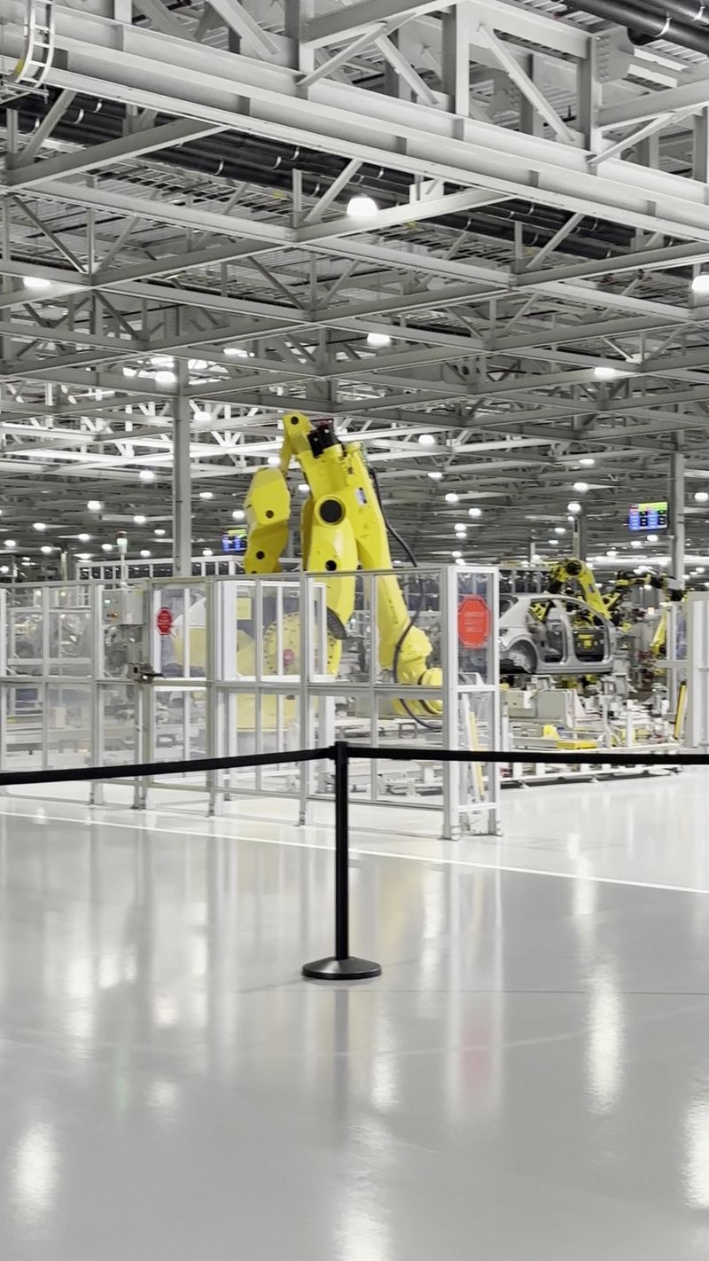 Robots And People Share The Work