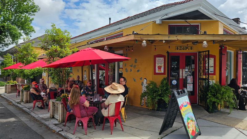10 Secret Breakfast Spots In New Orleans, Louisiana That Most Visitors Overlook - Decor Hint Who Dat Coffee Cafe