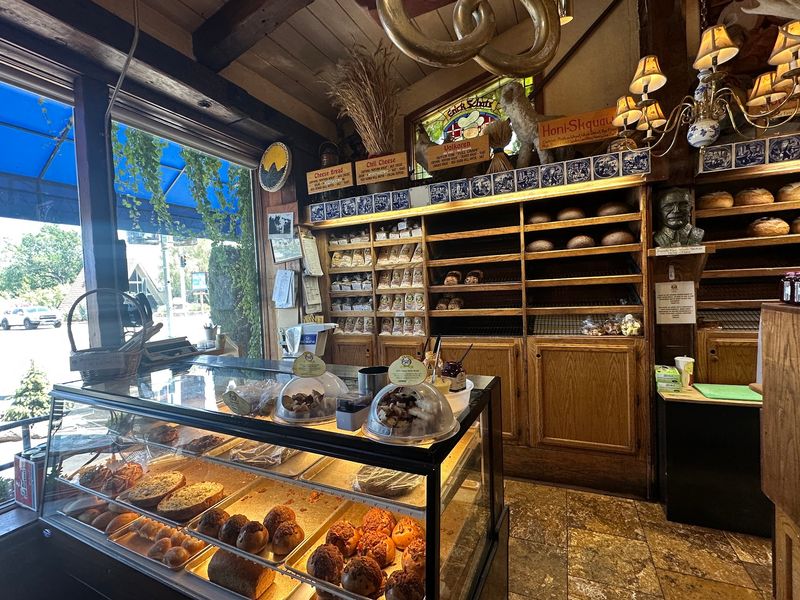 10 California Roadside Bakeries Worth Stopping For On A Weekend Drive - Decor Hint Erick Schat's Bakkerÿ, Bishop