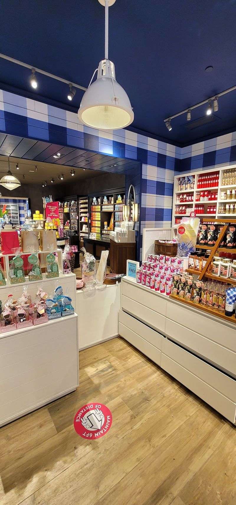 Southern Style And Sweet-Smelling Shops
