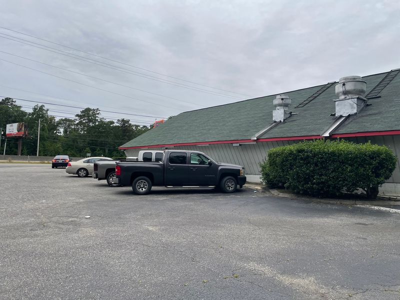 This Unassuming North Carolina Buffet Serves A Massive All-You-Can-Eat Feast For Under $10 - Decor Hint Plan Around The Tuesday Closure Before Making The Drive