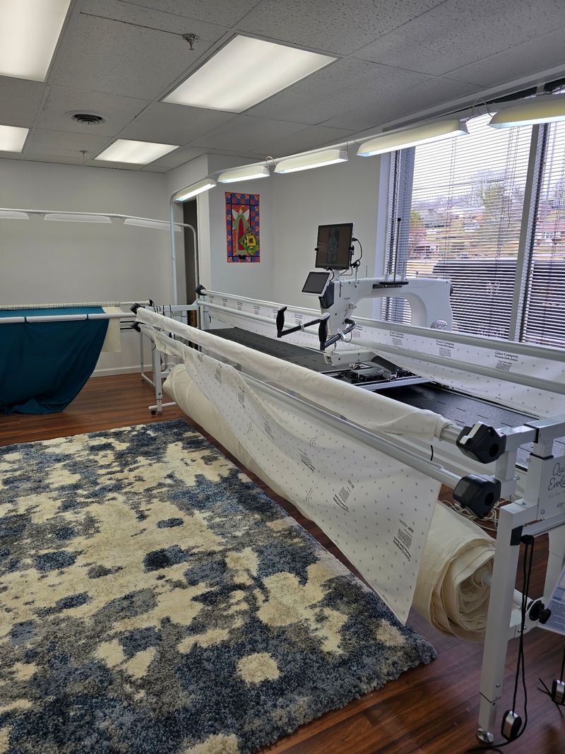 This Small-Town Tennessee Sewing Studio Shows First-Timers How To Make Their Own Quilts - Decor Hint Longarm Machines That Save Your Shoulders